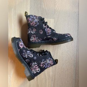 Dr. Martens Beckett 'Wild Rose' Black Canvas Boots Sz 7
